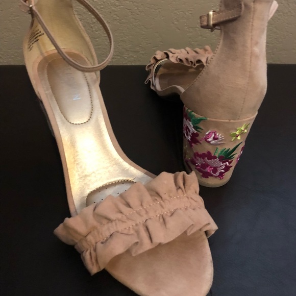 Spring shoes - Picture 2 of 4